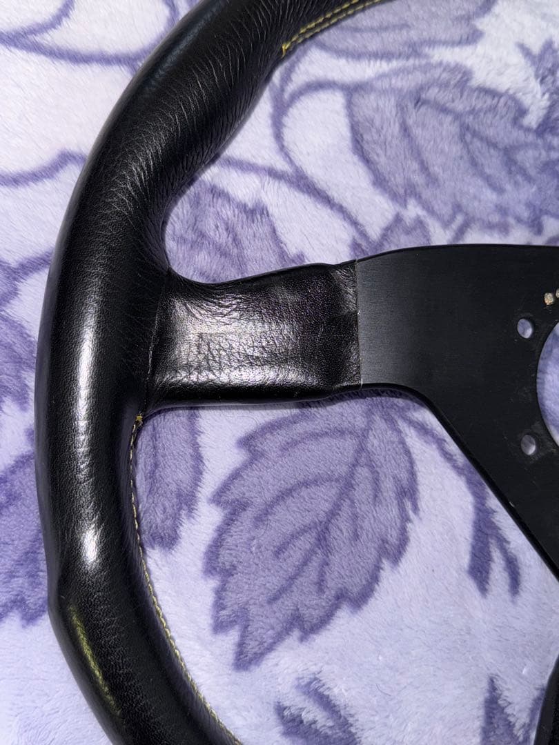 MOMO ヴェローチェレーシングステアリング　350mm