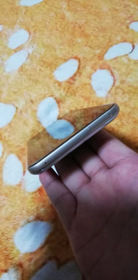 LG V60 ThinQ 5G 本体 ゴールド