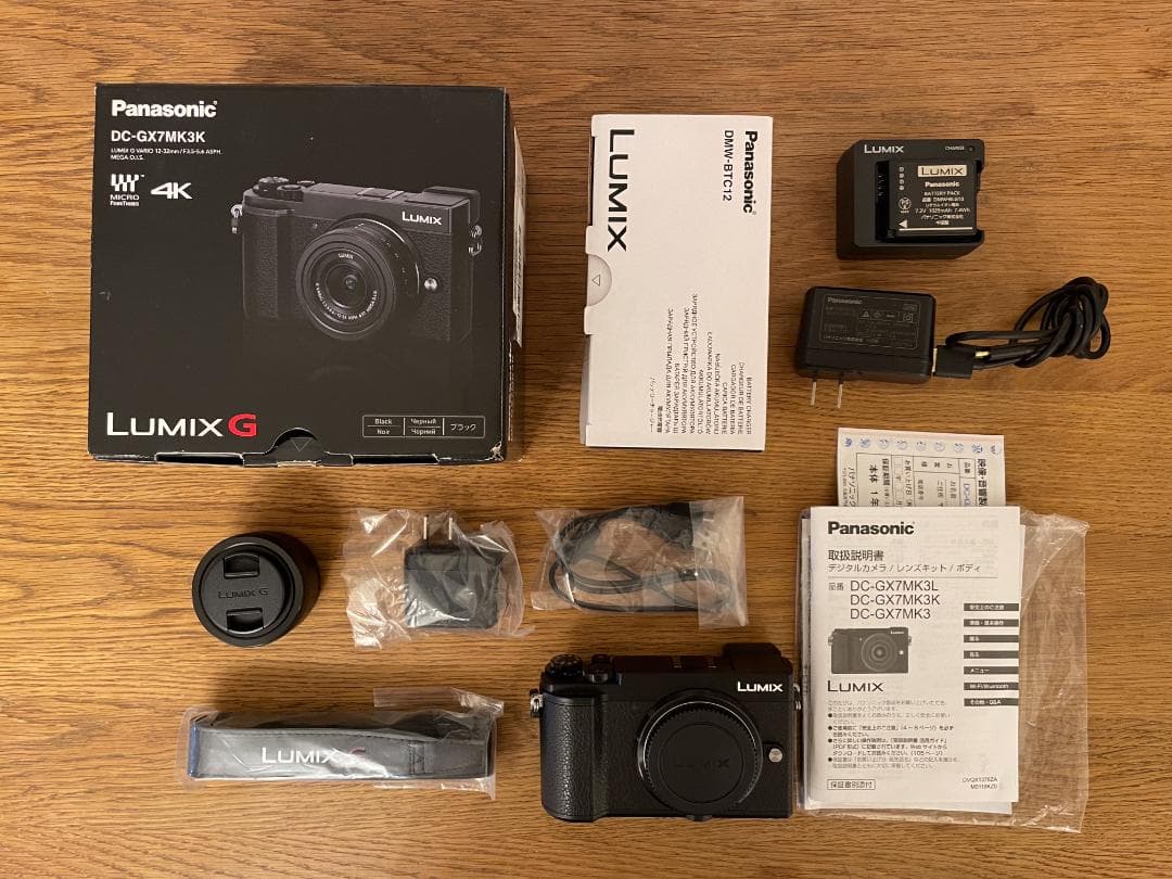 LUMIX GX7 Mark III　標準ズームレンズ、別売のチャージャー付属