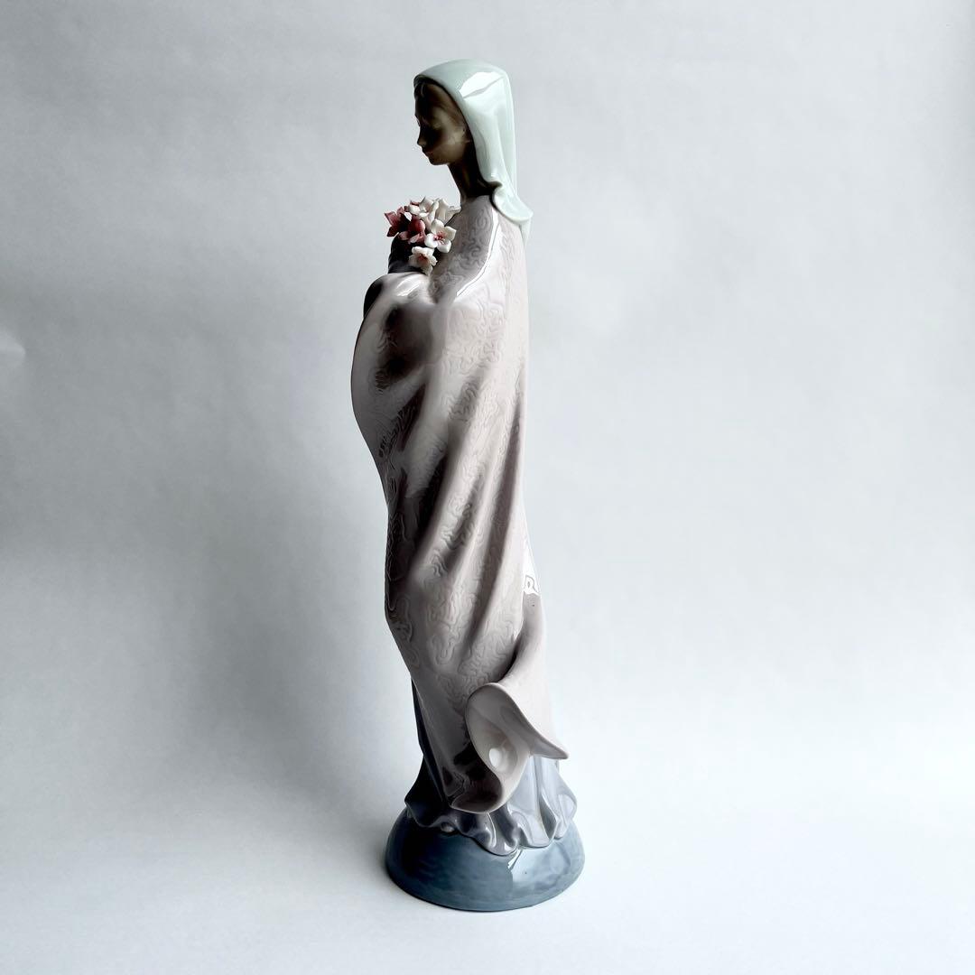 リアドロ　LLADRO 花を持つマリア　置物　陶器人形