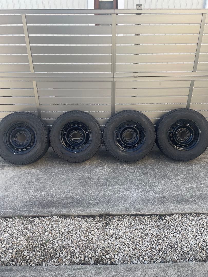 ハイエース スタッドレスタイヤ　G075