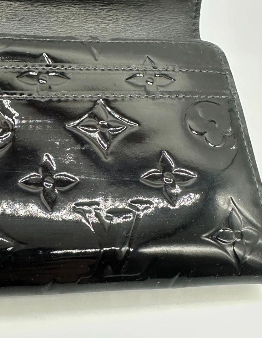 ルイヴィトン ヴェルニ ポルトフォイユ サラ　M90080