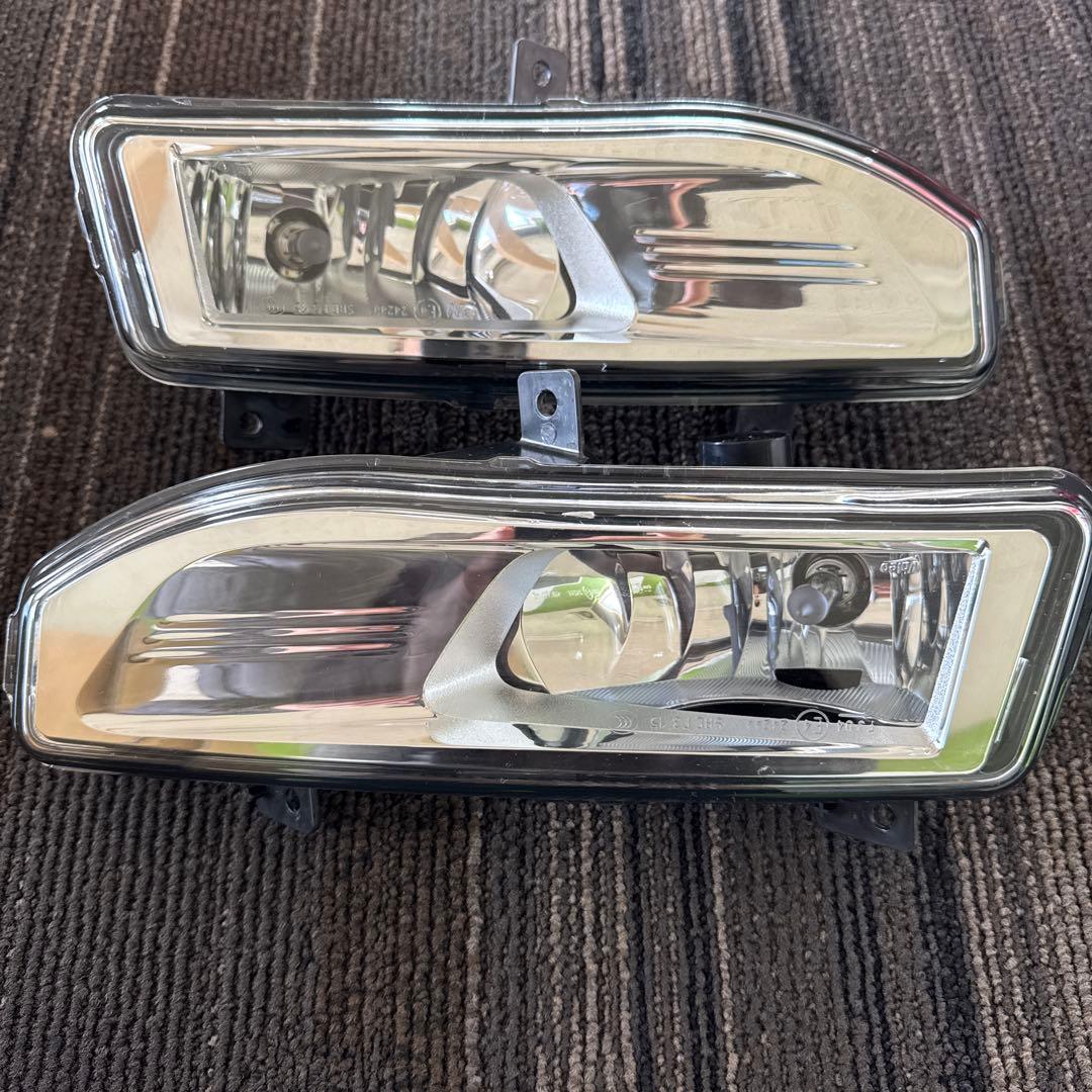 日産純正フォグランプ 新車外し