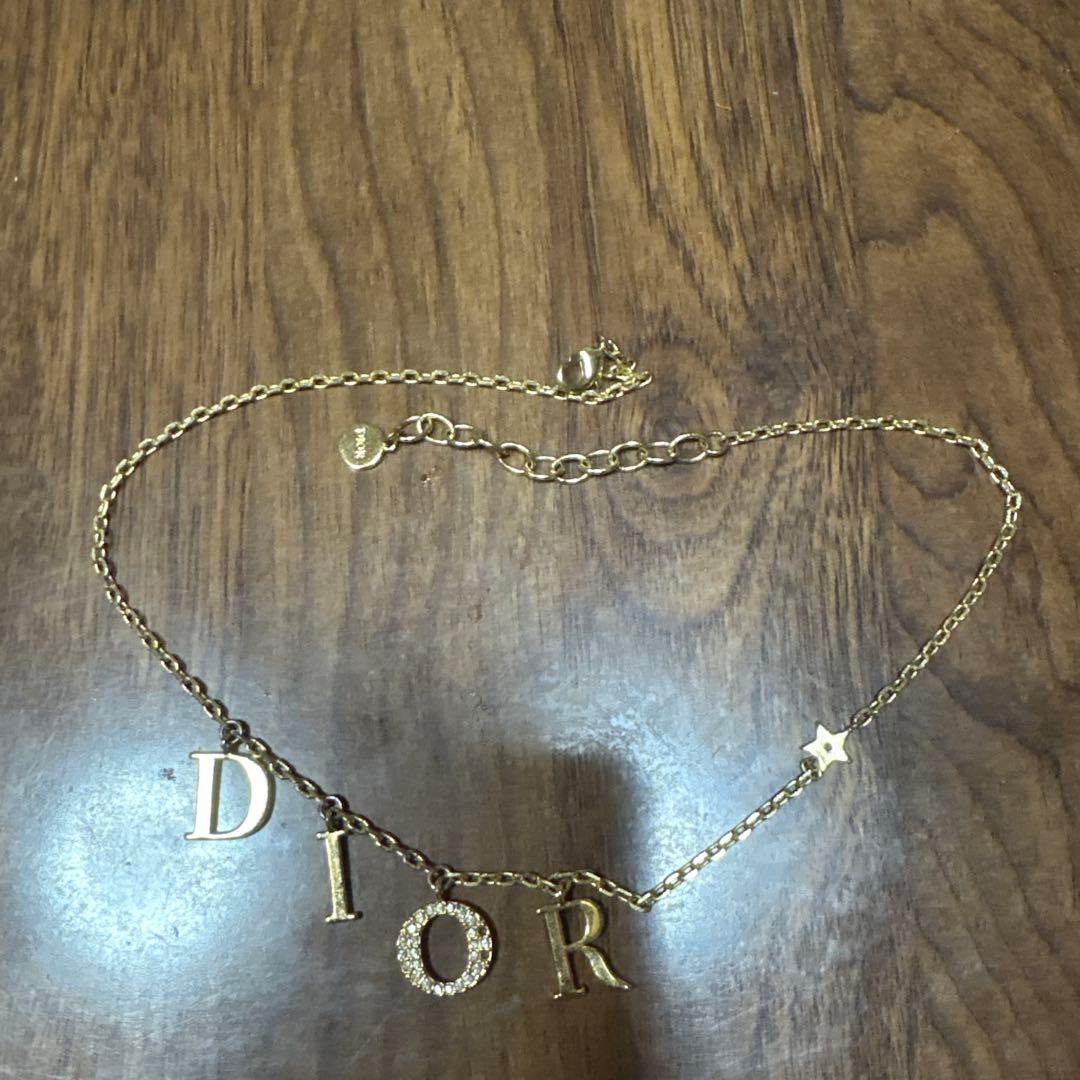 Dior ロゴネックレス 金色