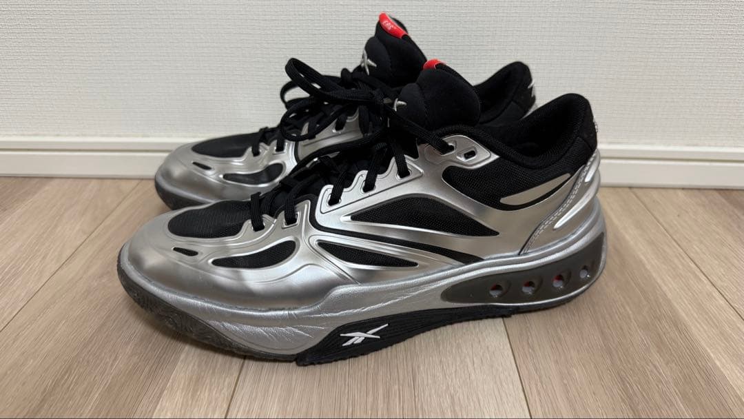 【最終値下げ】Reebok engine A 26.5cm