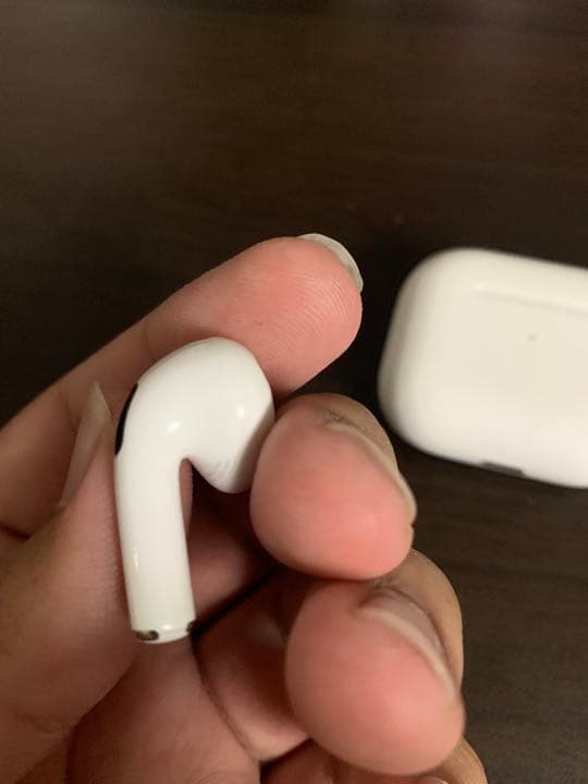 AirPods3世代本体、左耳