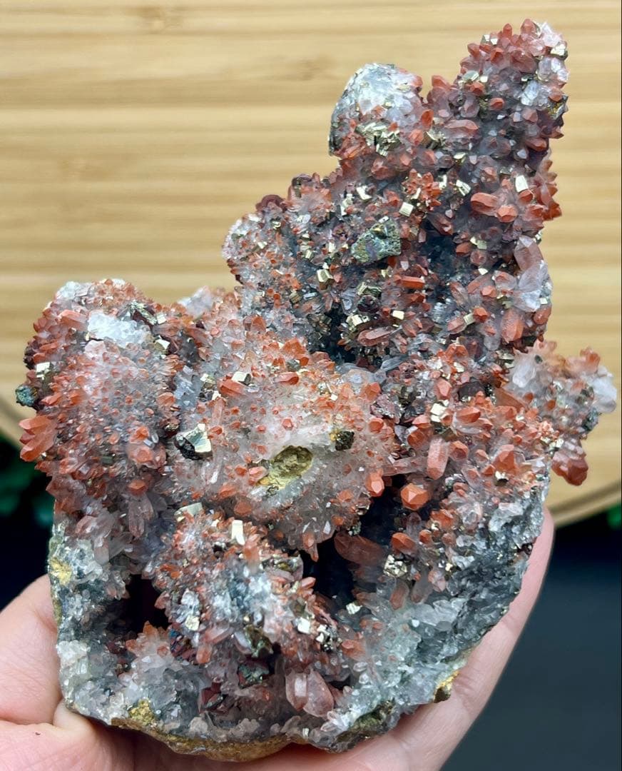 ★希少 フラワー状赤水晶クラスター　ヘマタイトインクォーツ　チャルコパイライト