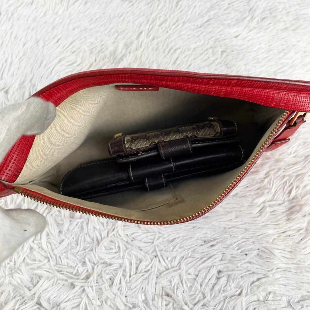 LOEWE レザー クラッチバッグ エンボス ファスナー リピート 赤