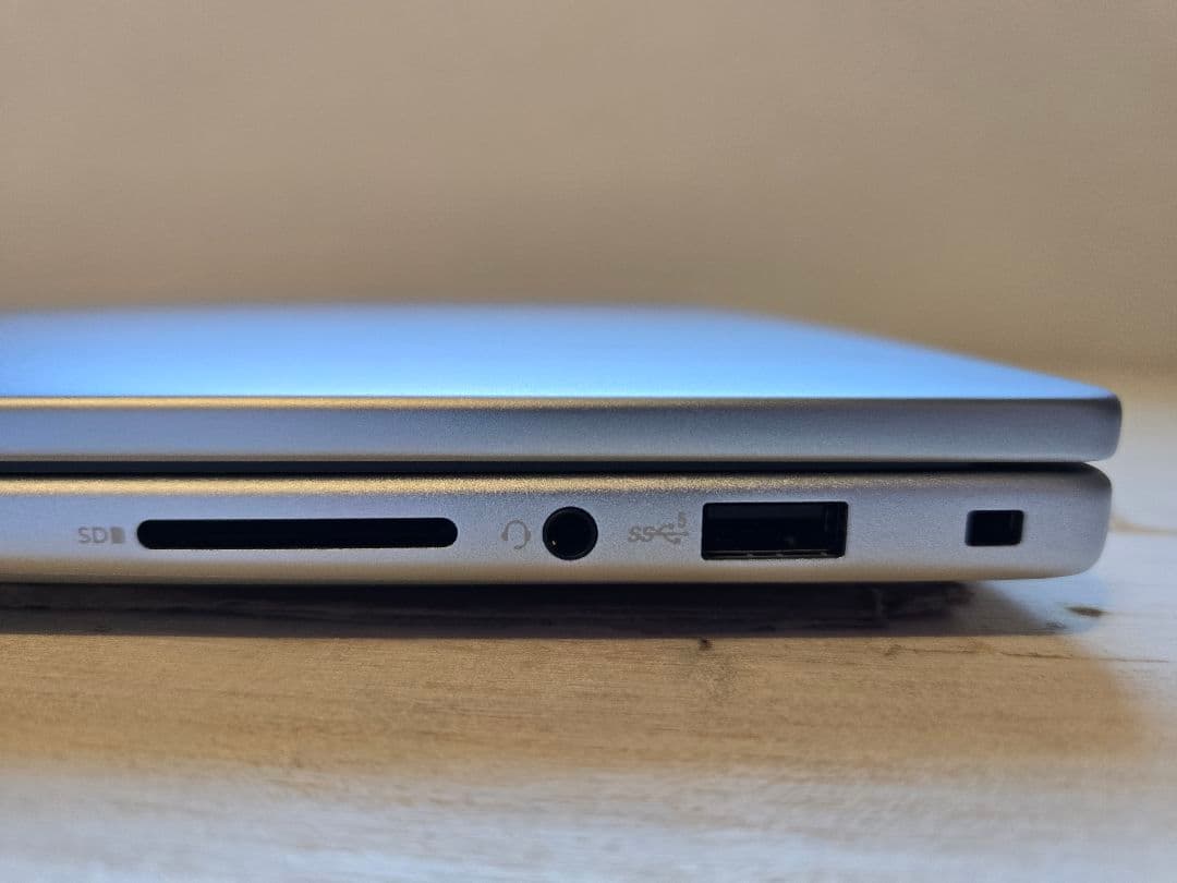 【ほぼ新品】Dell 14ノートPC Core 7 32GB 1TB SSD