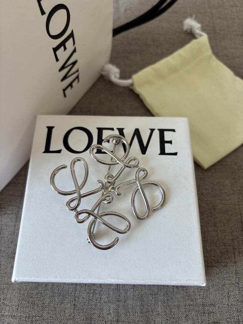 レディース ロエベ シルバー ブローチ 極美品