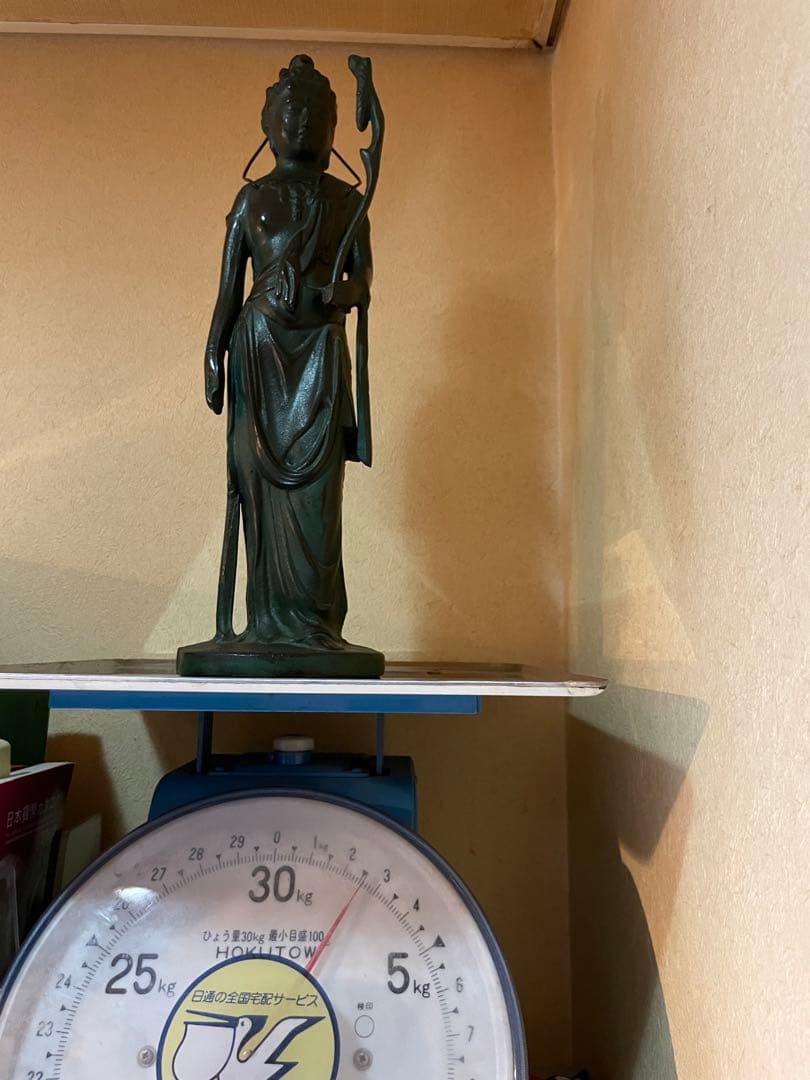 重たい像 金属製　【m313 仏像　観音様　観音菩薩 金属製　金属工芸　観音像】