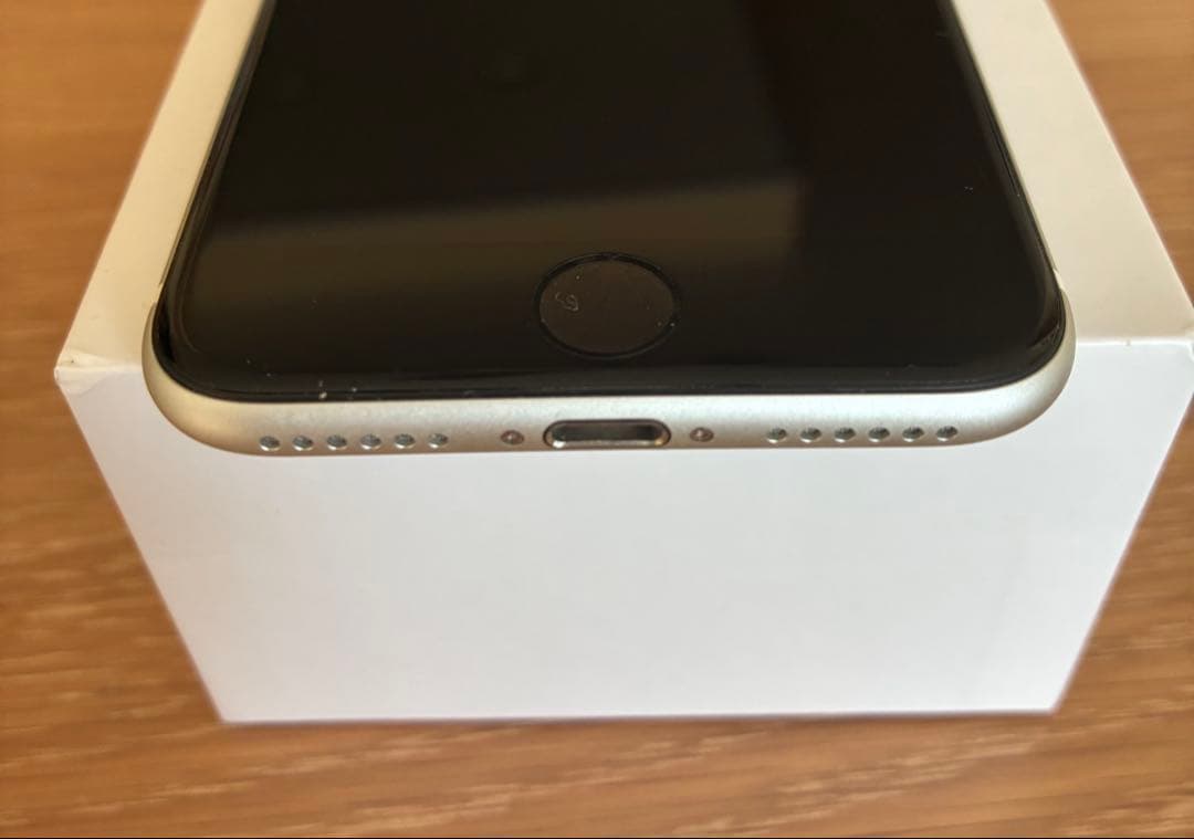 美品　iPhone SE2 sim フリー　64GB ホワイト