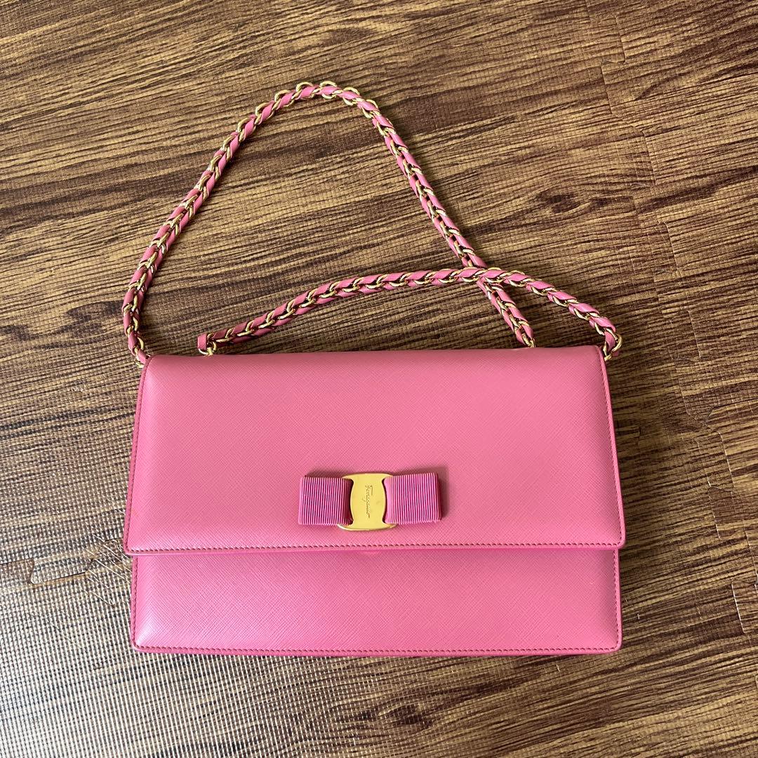 ⭐︎ Ferragamo ⭐︎ リボン付きクラッチバッグ