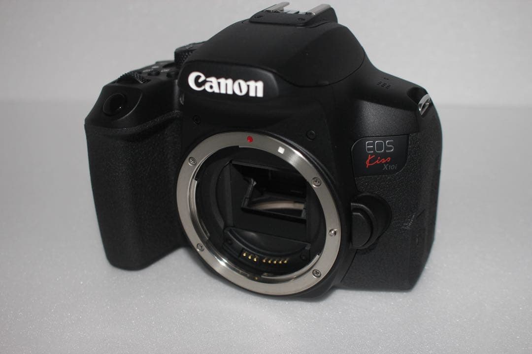 一眼レフカメラcanon kiss x10i標準&望遠&単焦点レンズセット