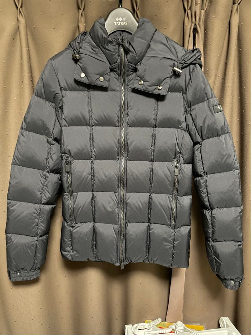 赭*運様 TATRAS フード付き ブラック ダウンジャケット