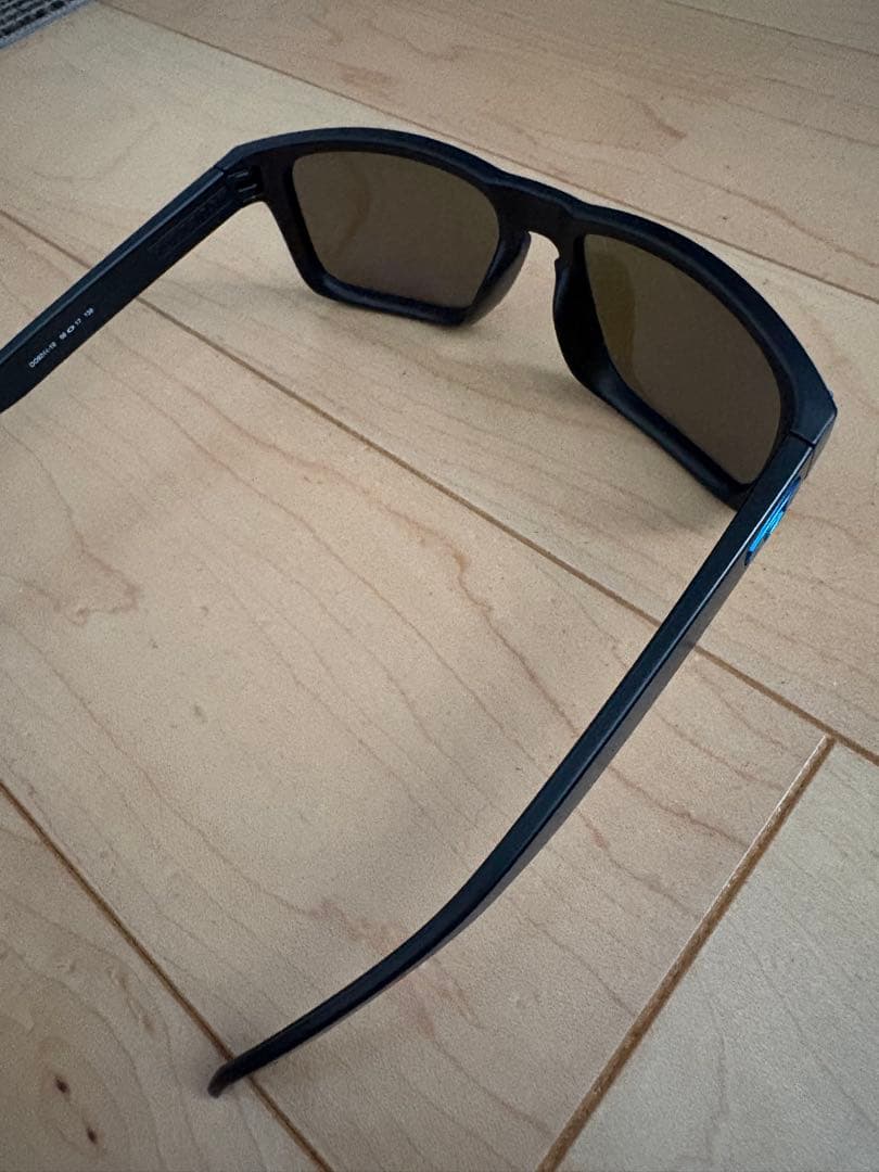 Oakley Holbrook 偏光サングラス 青色レンズ