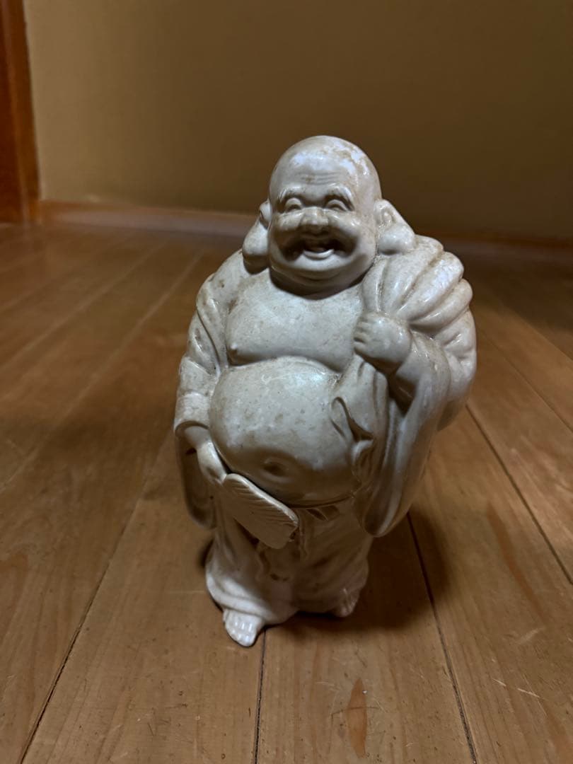 白い陶器製 布袋様 約15cm