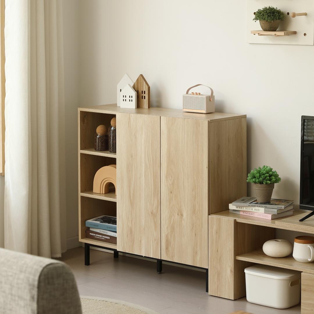 【新品】扉付きサイドボード 木目調 コード穴付 おしゃれ収納
