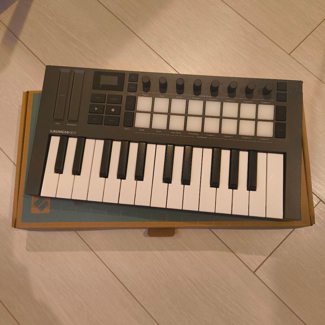 Novation Launchkey Mini 25 MIDIコントローラー