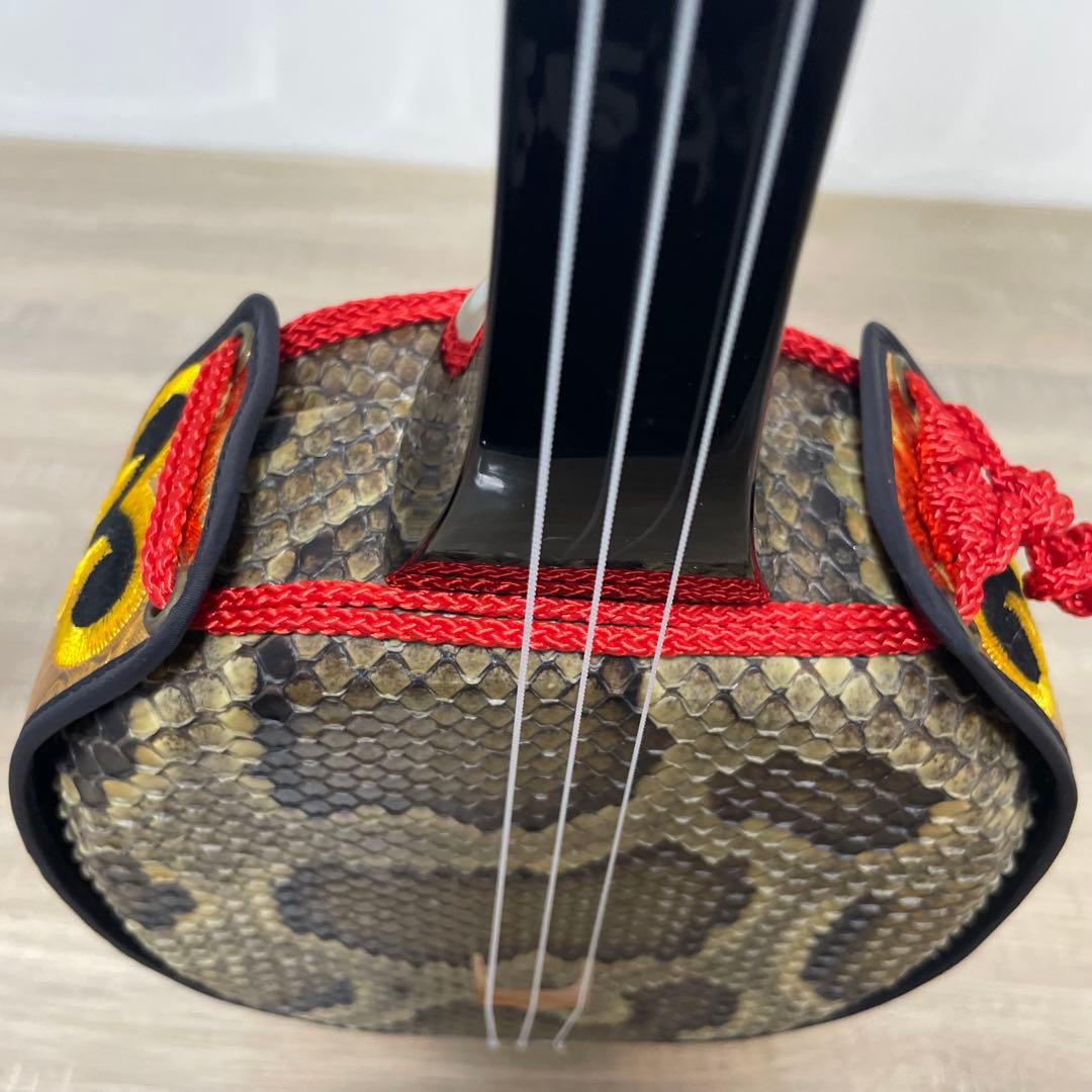 ★美品★ 沖縄三線 本蛇皮 三味線 胴巻き 和楽器　本蛇革