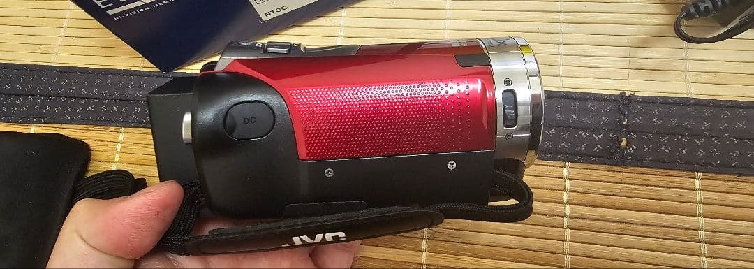 JVC Everio FULL HD GZ-E235-R ビデオカメラ 本体