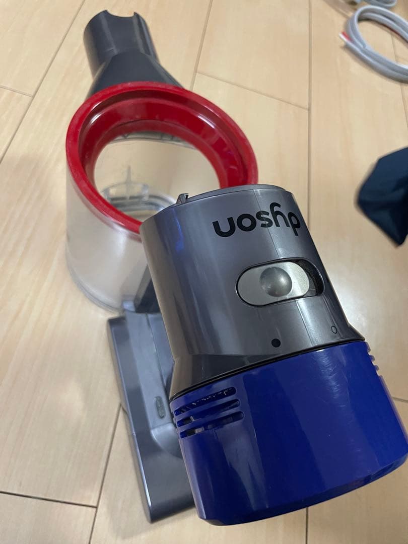 Dyson V8 コードレス掃除機　fluffy extra