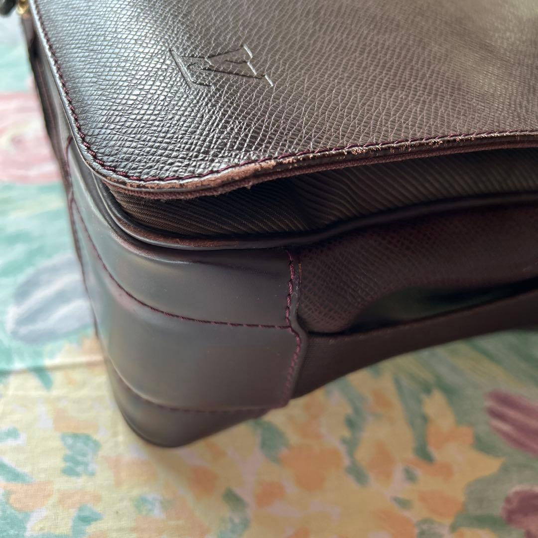 黒霧です。ルイビィトン　タイガ　メッセンジャーバック　ショルダーバック