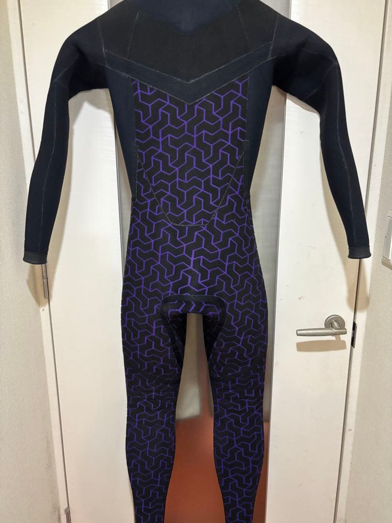 本日限定値下げ！　ビラボン　ガルウィングジップ　5×3mm　セミドライ　Mサイズ