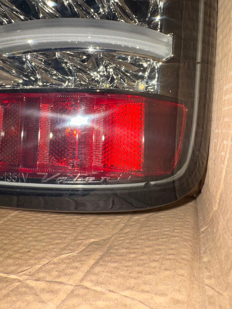 ヴァレンティ ジュエルLEDテールランプ　200系ハイエース用　インナーブラック