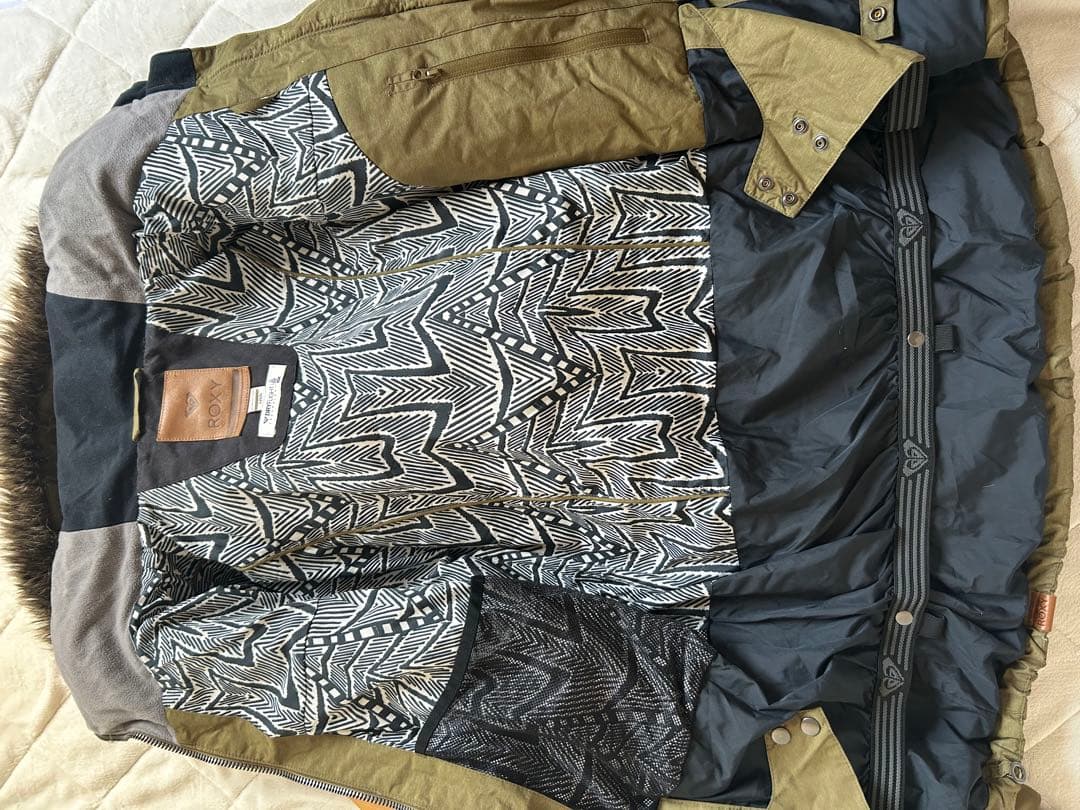 ROXY ロキシー　スノージャケット　スノーボードウエア　レディース