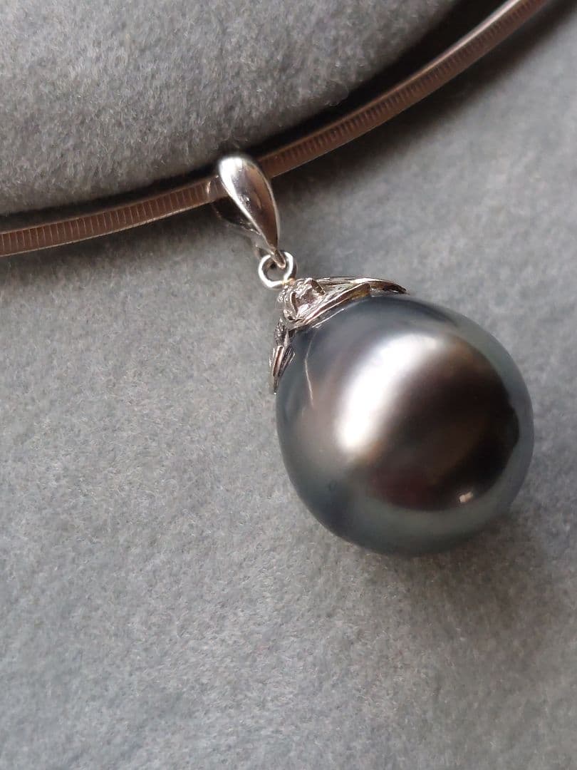 ベイクドチーズ⭐オメガネックレス⭐リバーシブル⭐pt900黒蝶真珠チャーム