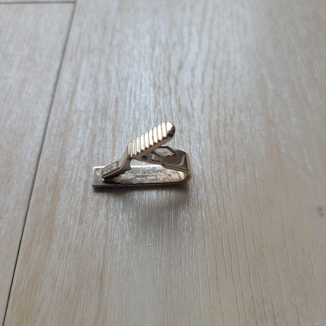 新品トムブラウン THOM BROWNE 4BAR ショート タイバー タイピン