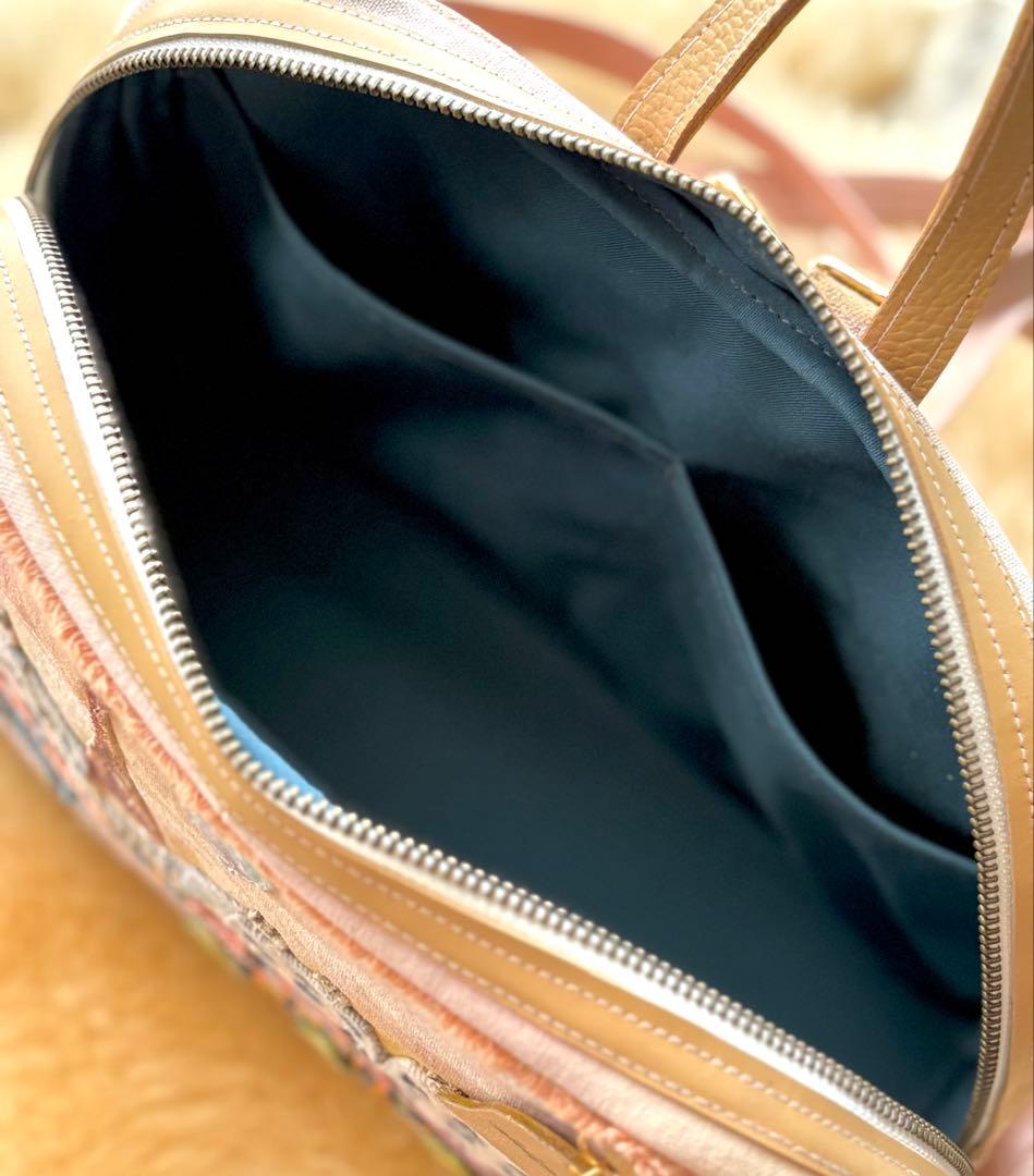 (手づくり)\"ピンクのエッフェル塔\"アップリケ切り絵パリの街並みリュックサック