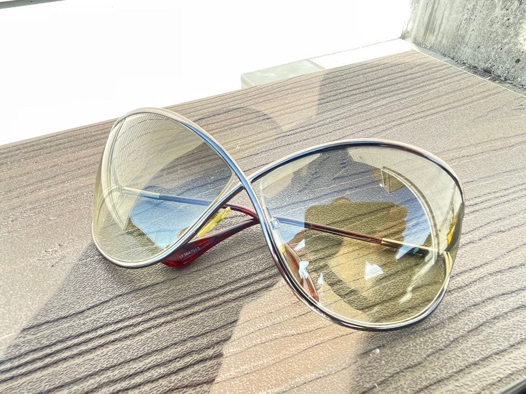 TomFord グレー カットアウトデザイン サングラス