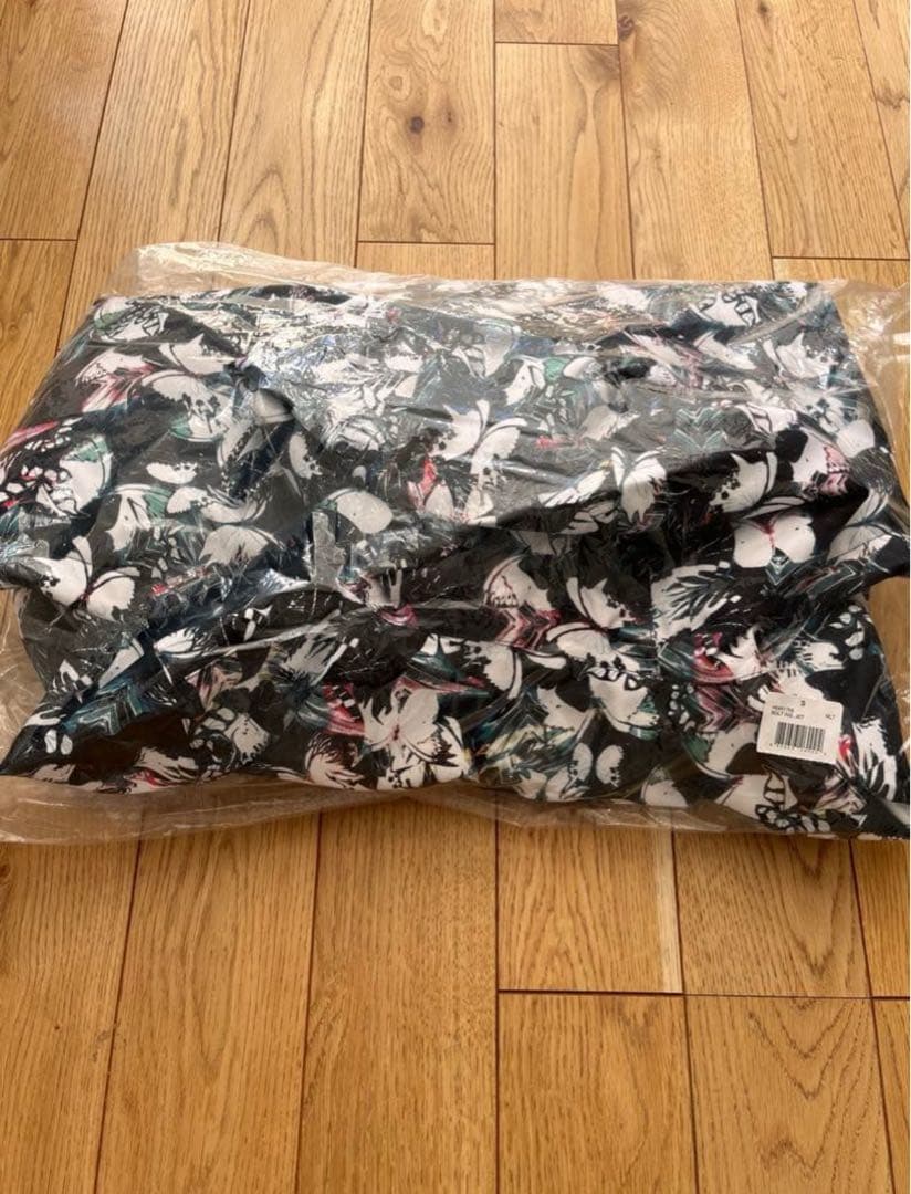 【未使用】VOLCOM 花柄 スノーボードウェア Sサイズ　女性用