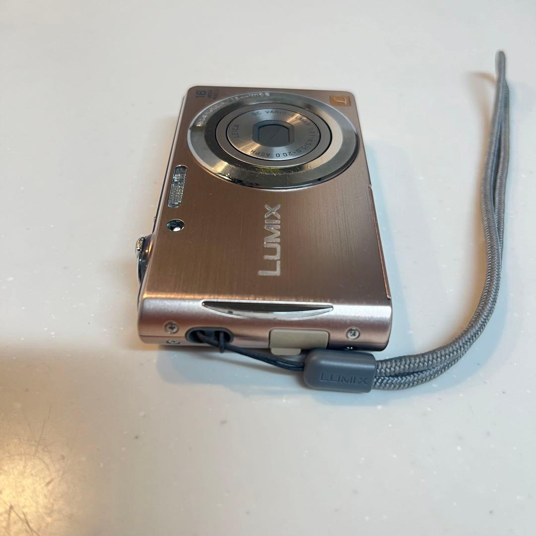 デジタルカメラ　パナソニック　DMC-FH5 中古（本体＋バッテリー＋充電器）