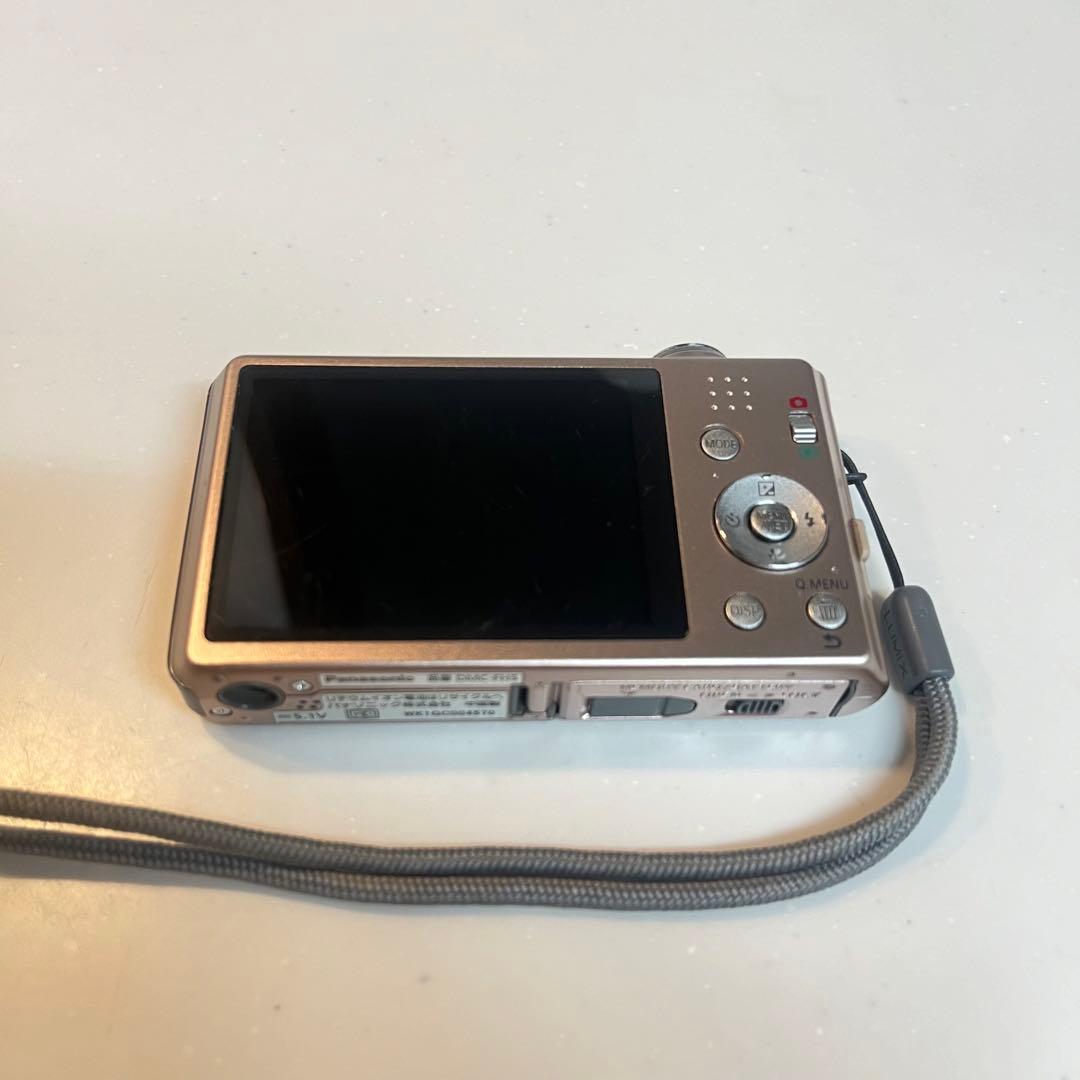 デジタルカメラ　パナソニック　DMC-FH5 中古（本体＋バッテリー＋充電器）