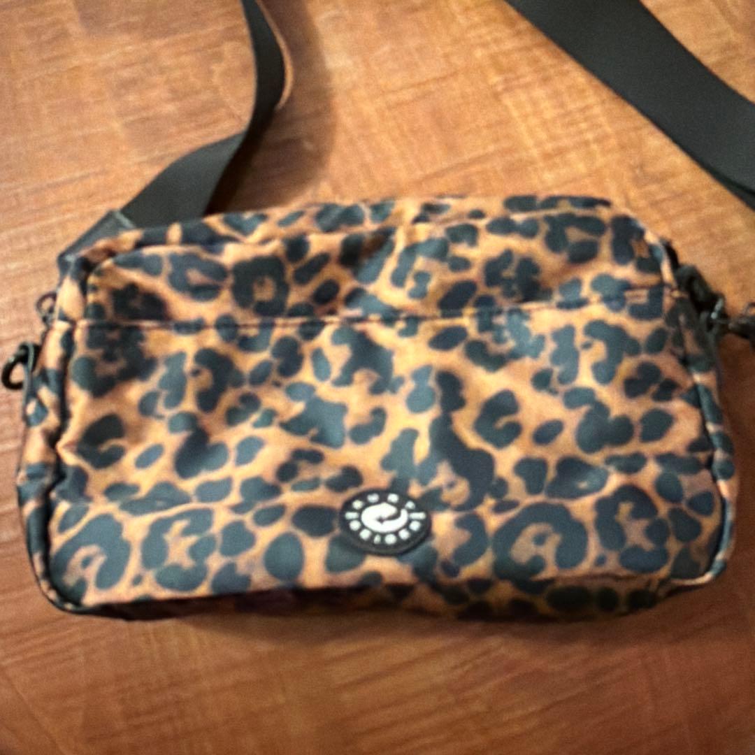 【美品】  London レオパード クロスボディバッグ