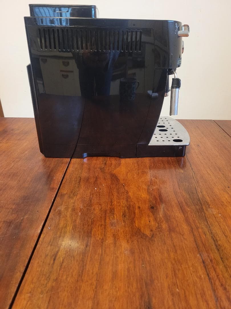 De'Longhi Magnifica エスプレッソマシン ブラック