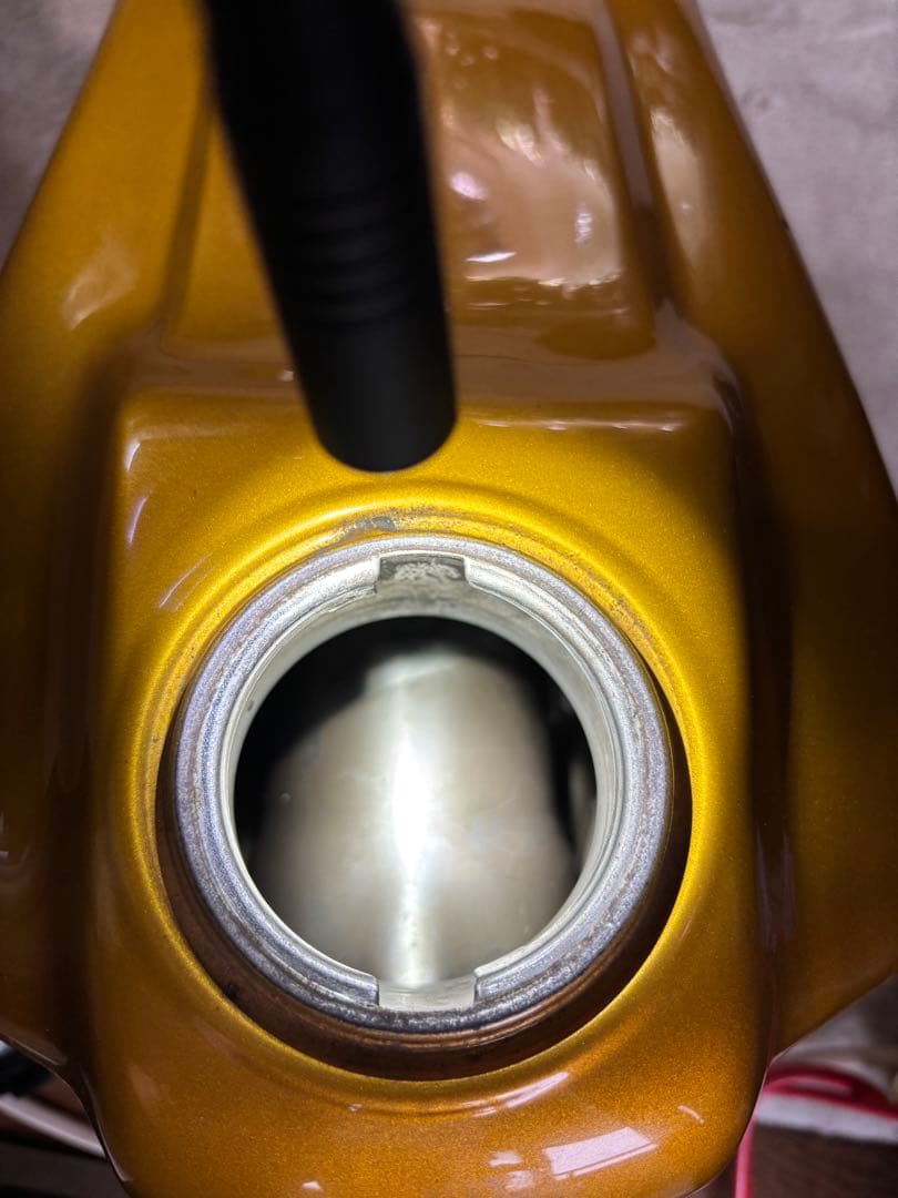 TW200 タンク　ゴールド　凹みなし！美品！タンク内写真追加