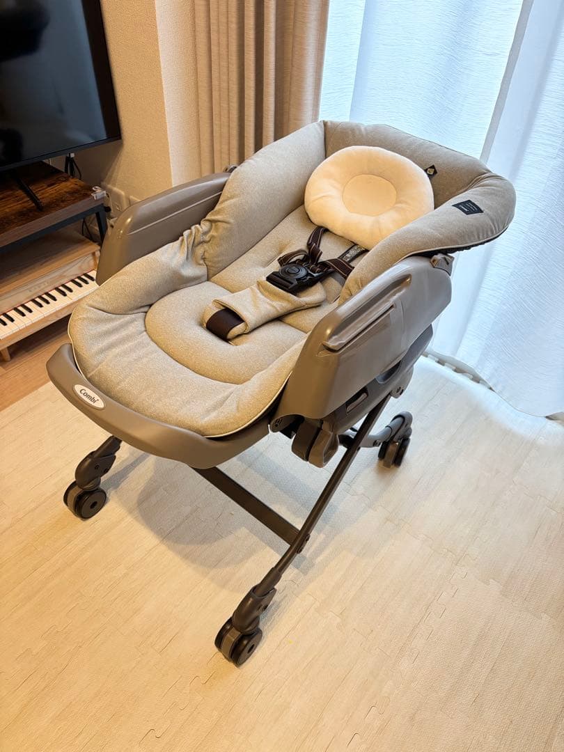 【ほぼ新品】Combi ハイローチェア 自動スイング（送料込み）