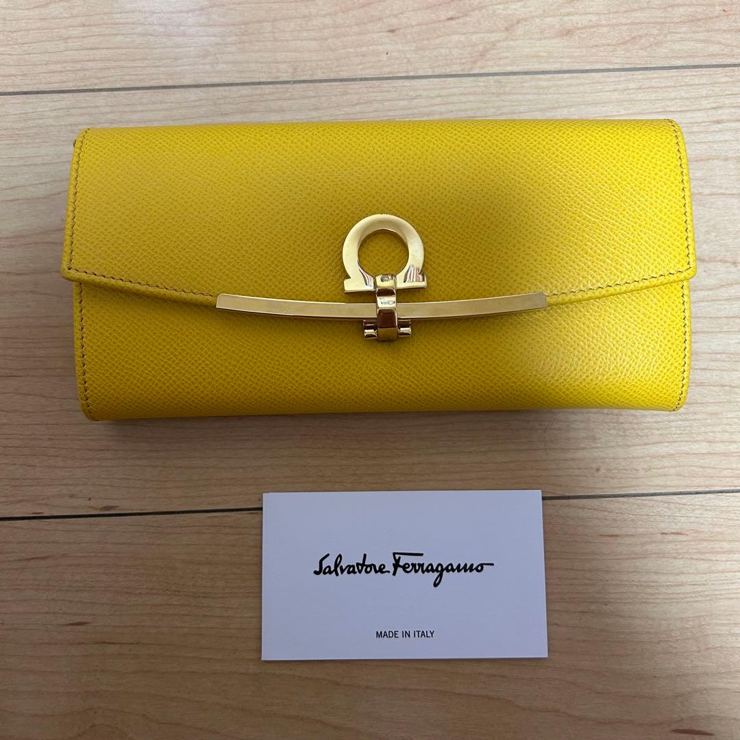 フェラガモ　長財布　イエロー
