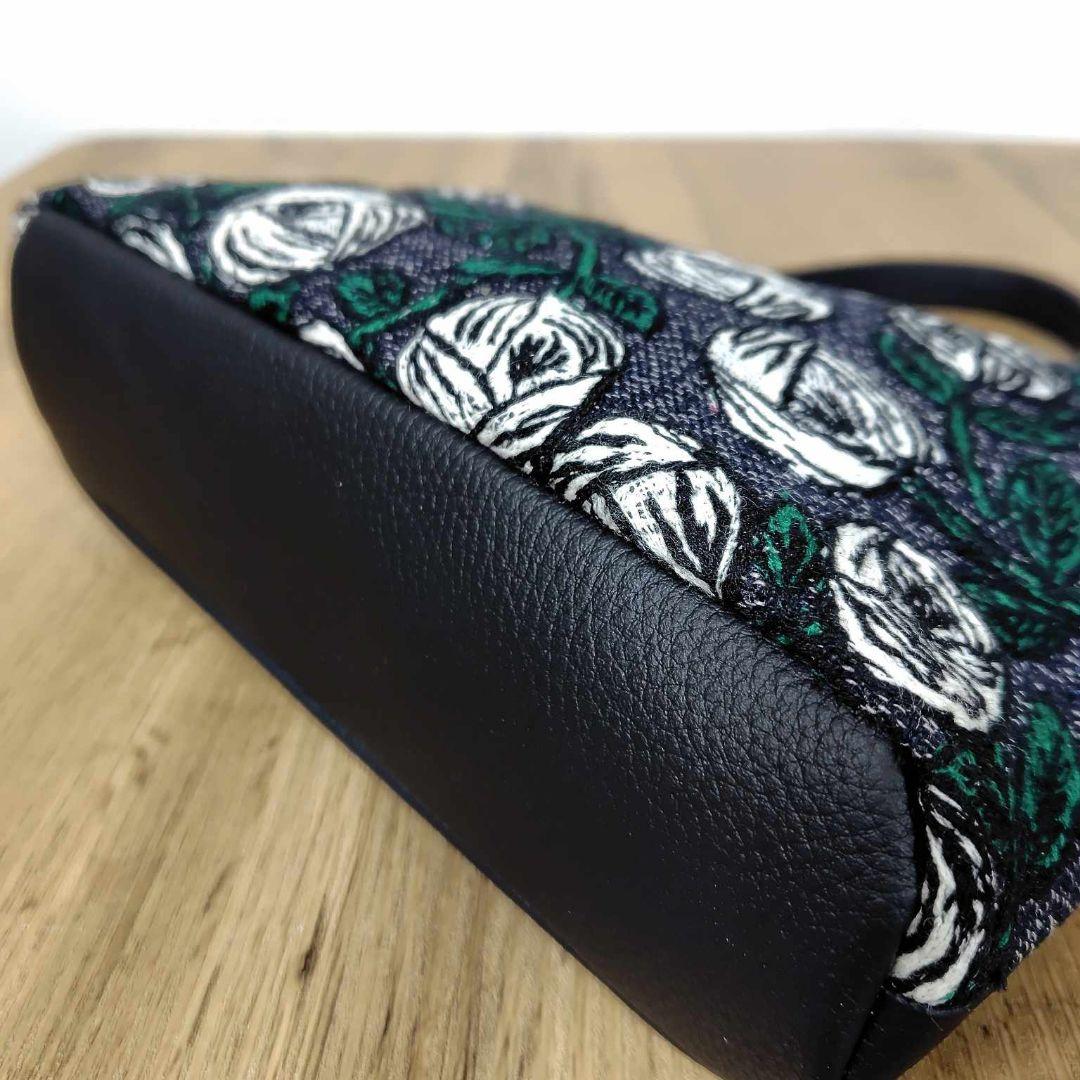 【専用】ミナペルホネン/rosyロージィーネイビー/木玉がま口ショルダー本