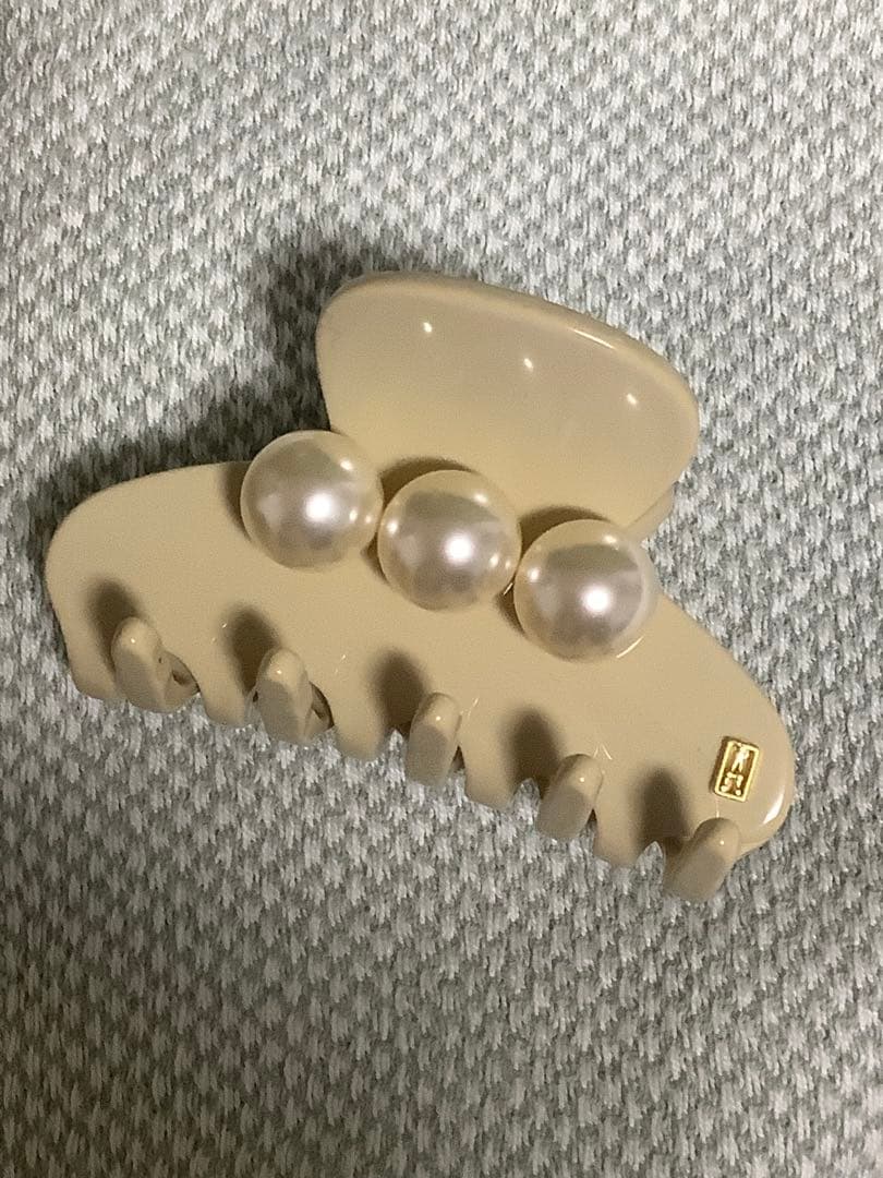 美品　アレクサンドル　ドゥ　パリ　ベージュ パール付き クリップ