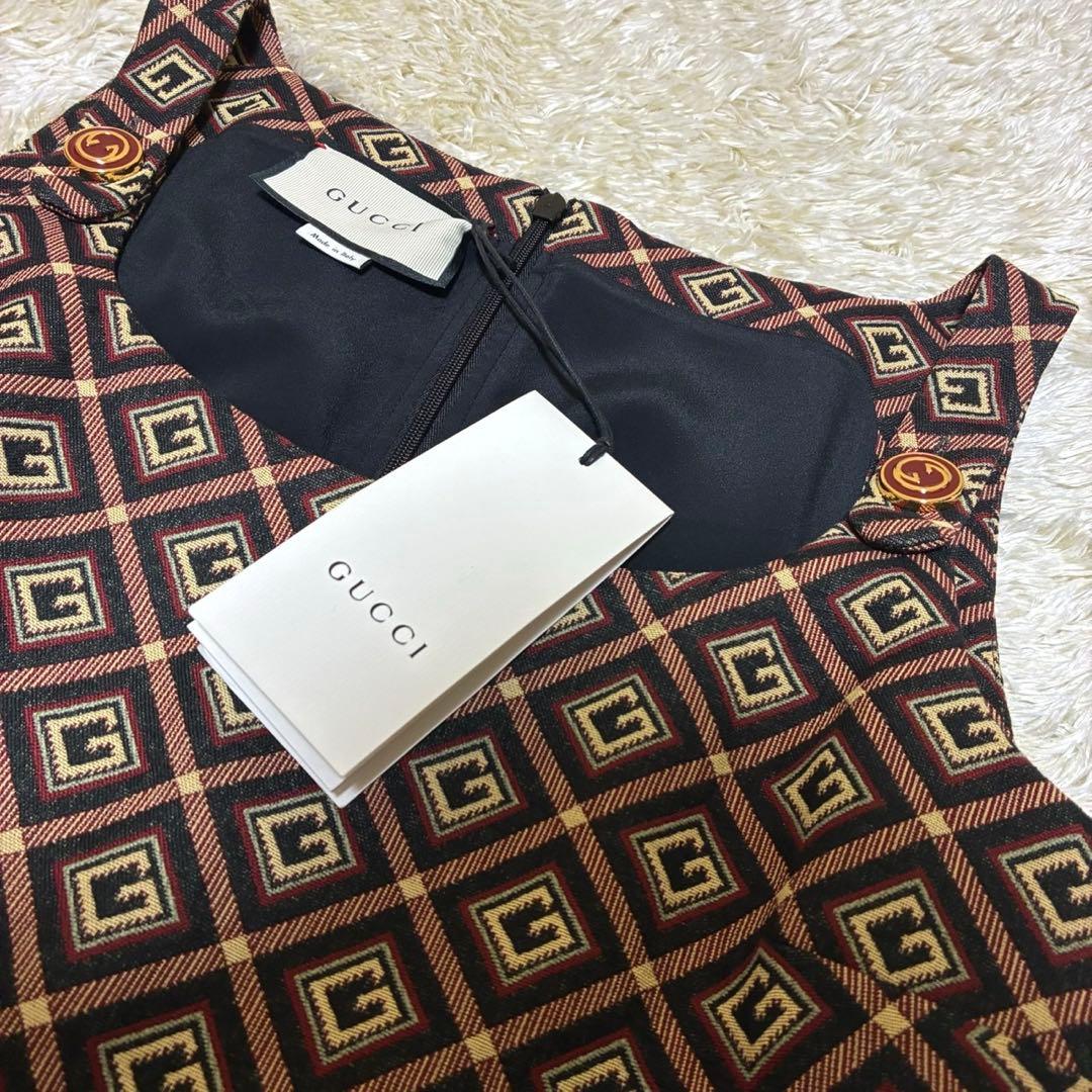 【mimina】ショートジャンプスーツ　ノースリーブ　総柄　新品