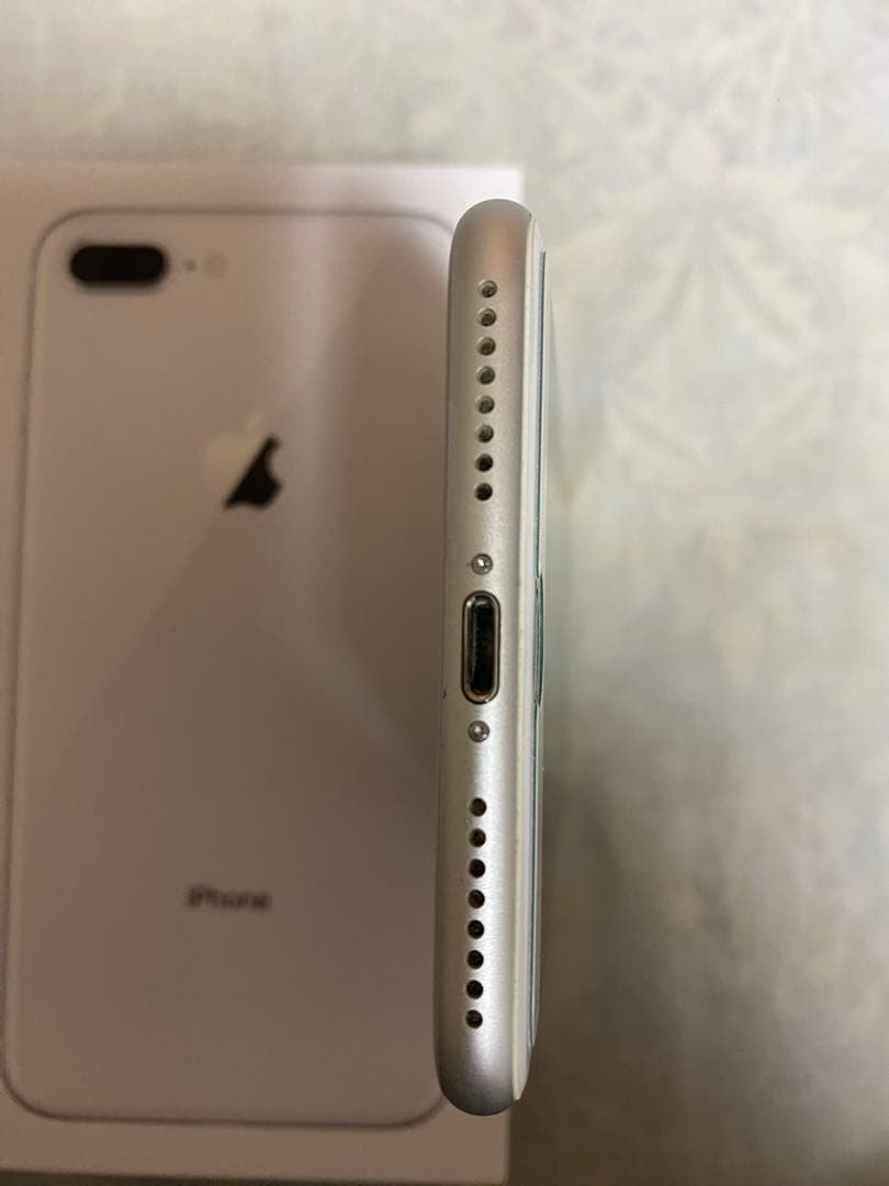 iPhone 8 plus 64GB SIMフリー ドバイ正規店モデル