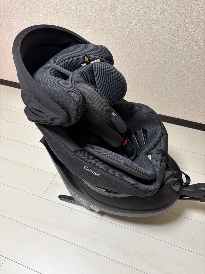 Combi チャイルドシート　クルムーヴアドバンス　　ISOFIX
