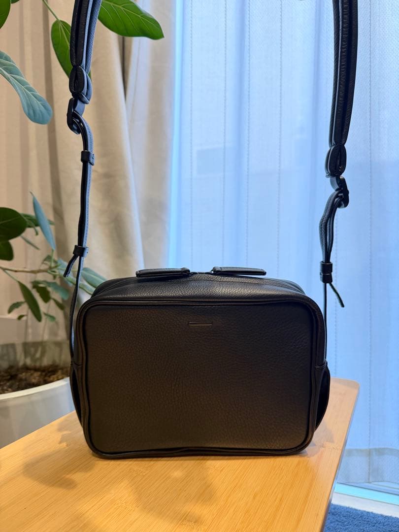 objects.io ソフトショルダーバッグ スモール ブラック