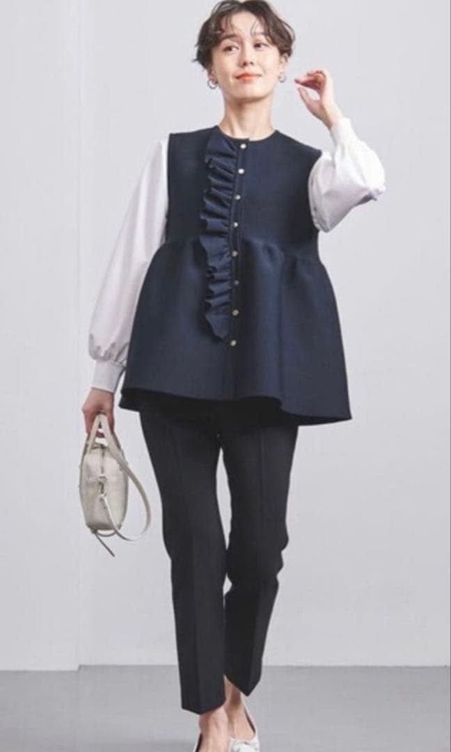 【美品】UNITED ARROWS ユナイテッドアローズ　フリル ニットジレ　紺