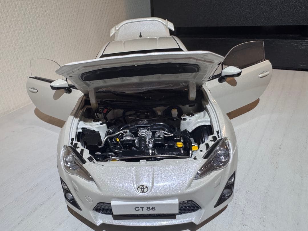 トヨタ86 ミニカー 白　 1/18